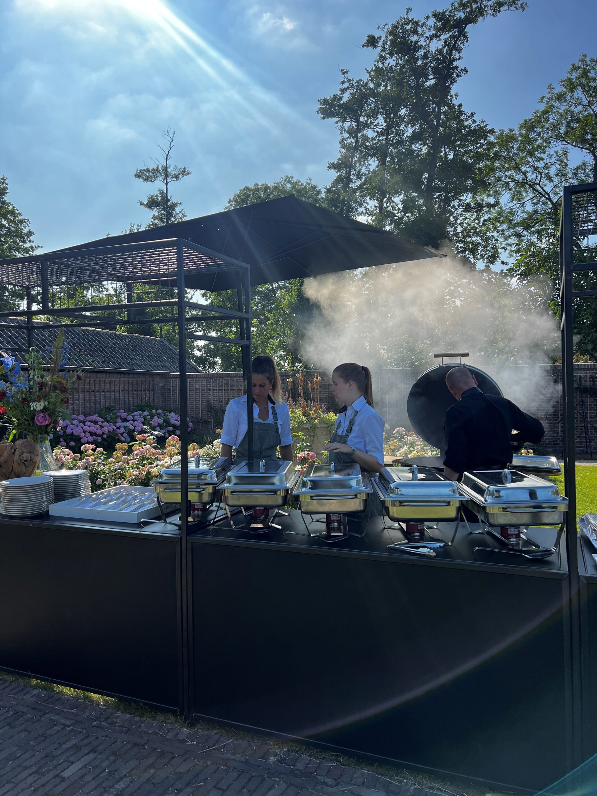 Barbecue gerechten geserveerd tijdens all-in BBQ arrangement